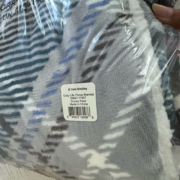 Vera Bradley
Cozy Life Throw Blanket snowy plaid New - Picture 1 of 4